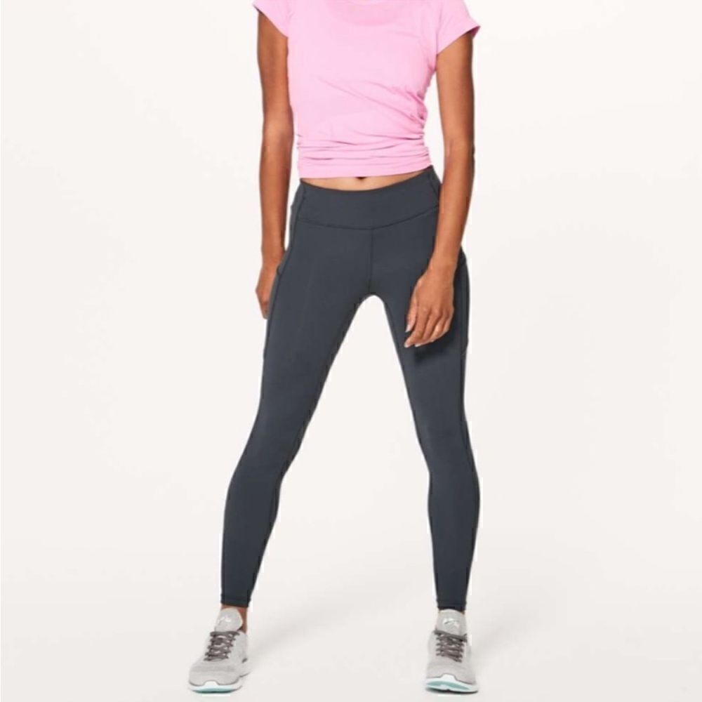 LULULEMON Speed Up Tight *Full-On Luxtreme 28"
Melanite Women’s Size 4